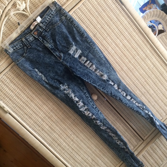 🔪🔥💦Trendy Distressed Jeans Size 15 💦🔥🔪