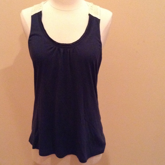 🌞 SOLD IN A BUNDLE 🌞Banana Republic Crochet Back