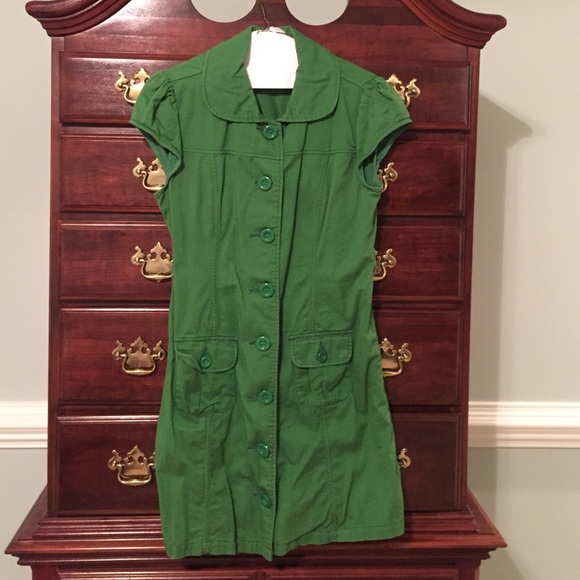 Cute green button dress