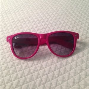 Pink ray ban sun glasses