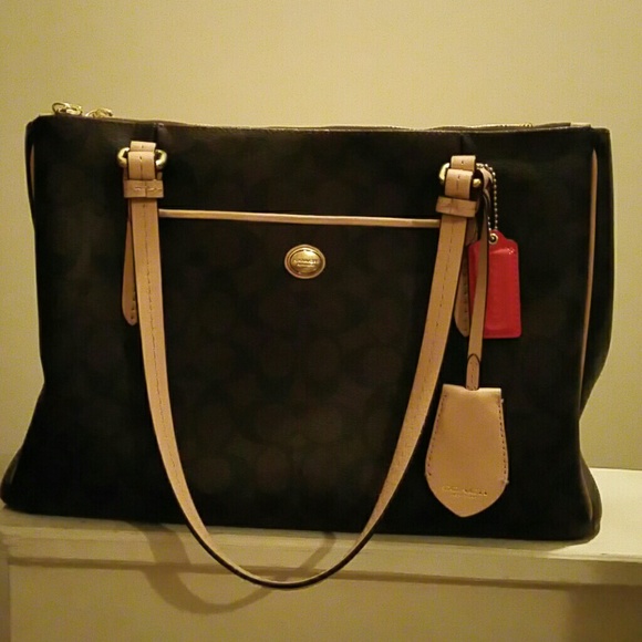 100% COACH HANDBAG