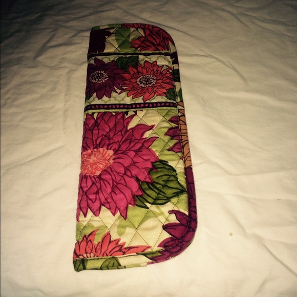 Vera Bradley straightener cover in Hello Dahlia