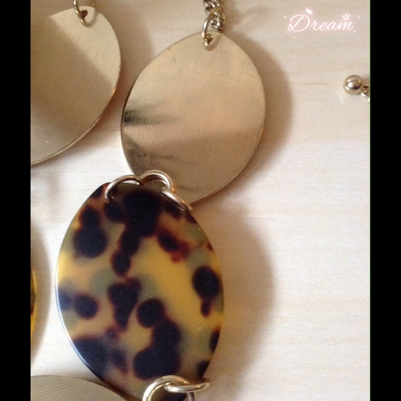 Leopard Necklace - Picture 2 of 3