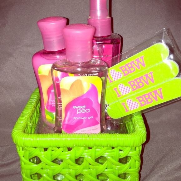 Bath and Body Works Other - Brand New Sweet Pea BBW Gift Set!