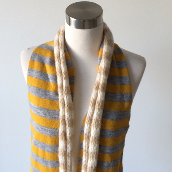 Two scarves - Picture 2 of 3