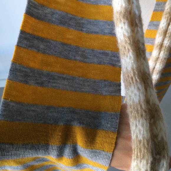 Two scarves - Picture 3 of 3