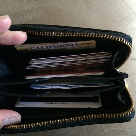🚫SOLD🚫 Black Michael Kors wallet - Picture 3 of 4