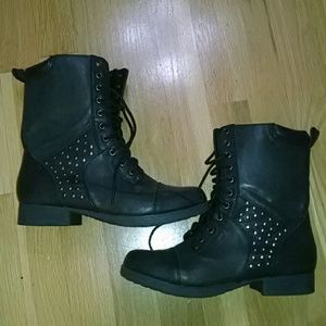 Combat boots