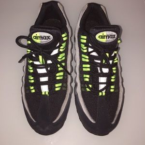 Nike Airmax Size 5 boys