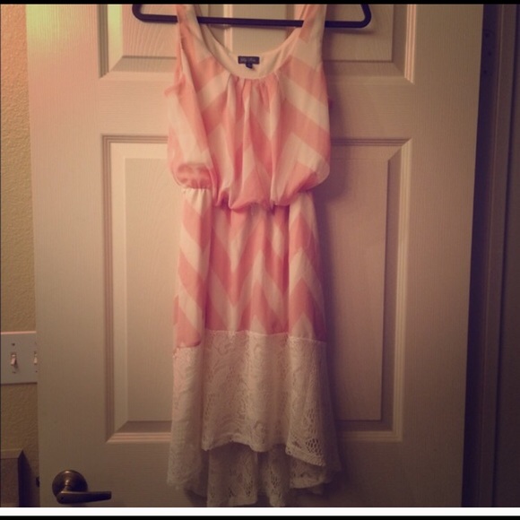 Pink and white chevron dress - Picture 1 of 2