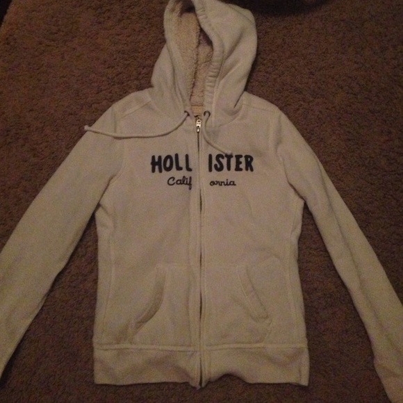 White Hollister jacket with fur
