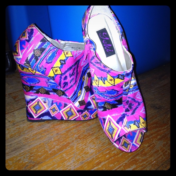 Tribal Wedges - Picture 1 of 4