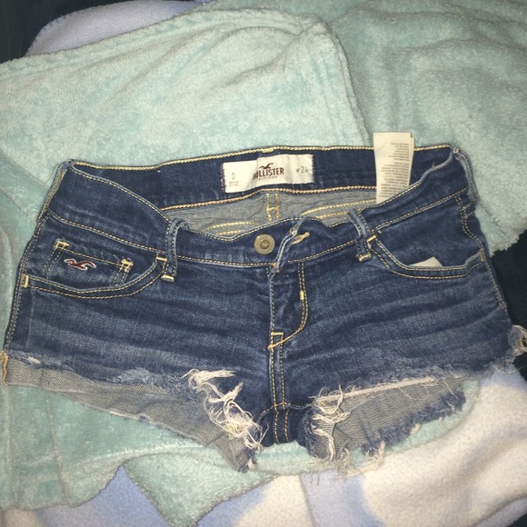 Hollister booty shorts!😋