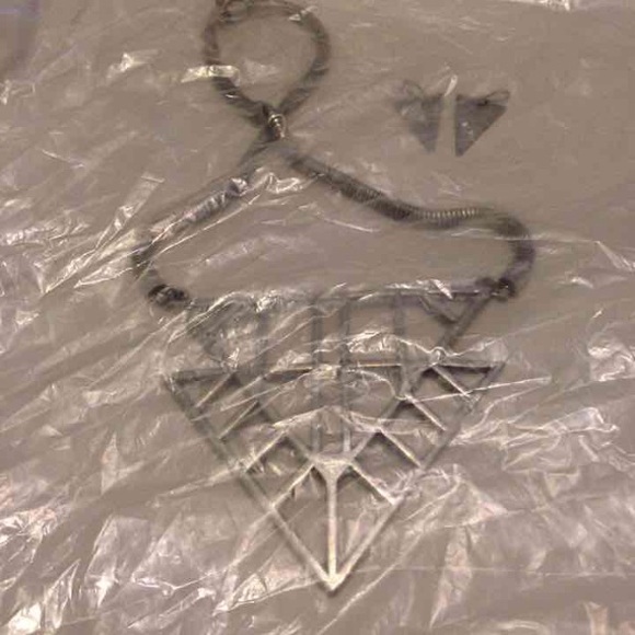 SALE😍Triangle Aztec Necklace set! Statement piece - Picture 2 of 4