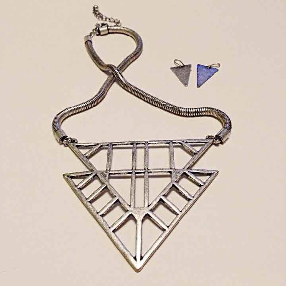 SALE😍Triangle Aztec Necklace set! Statement piece - Picture 3 of 4