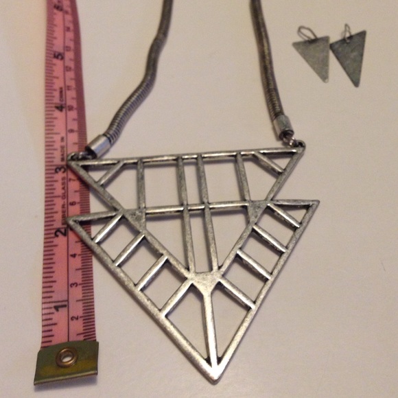 SALE😍Triangle Aztec Necklace set! Statement piece - Picture 4 of 4