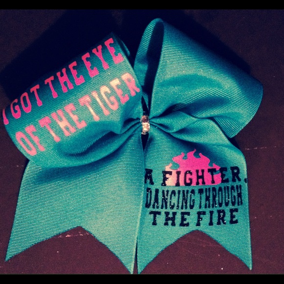 Cheer bow