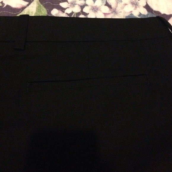 Old Navy 8 black skirt NWOT never worn - Picture 2 of 2