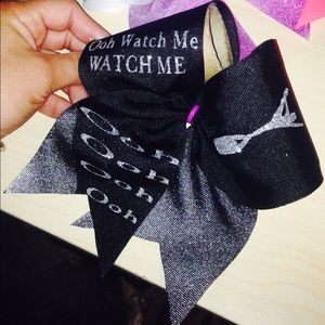 Cheer bow