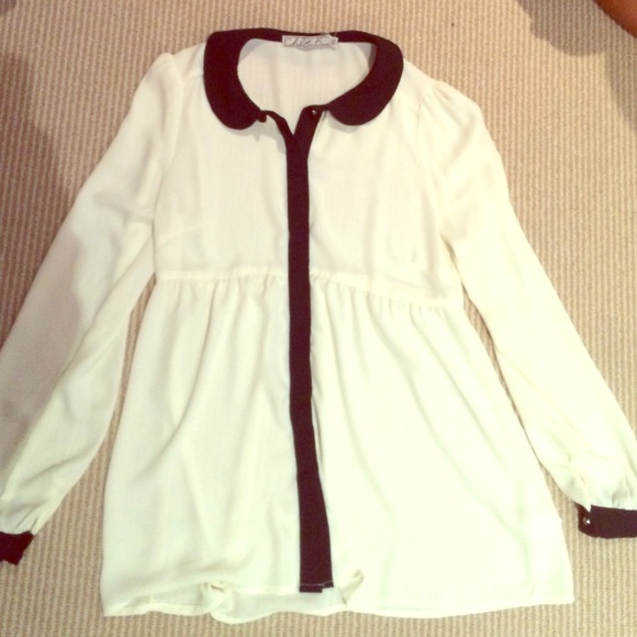 Black and white Chloe K collared flowy top