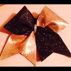 Cheer bow