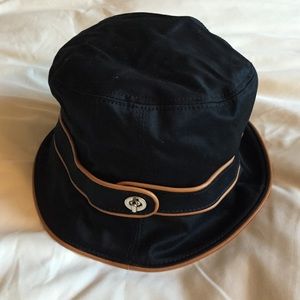 Coach hat with buckle