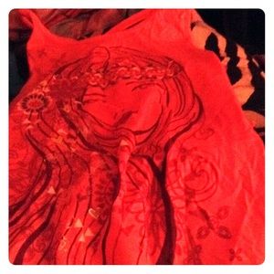 Ruffle shirt on sides