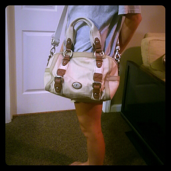 Women's Fossil purse.