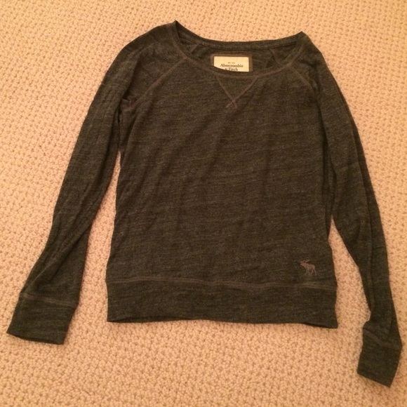 Abercrombie & Fitch simple grey long sleeve shirt!