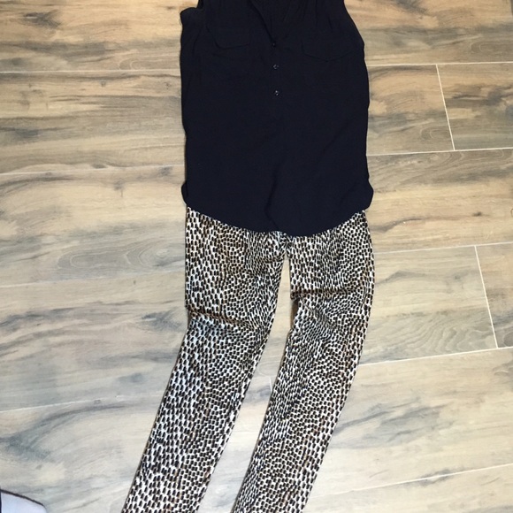 2 for 1: Loose black top w/ printed leggings