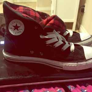 Converse on hold for Kristen 🎈