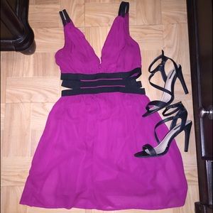 V-Neck Resberry Dress