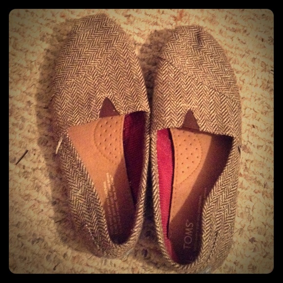✨TOMS Brown herringbone Classics✨
