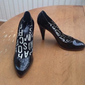 Marc by Marc Jacobs black patent leather pumps