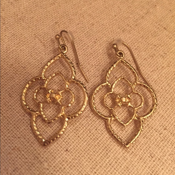 Francesca's Collections Accessories - NWOT Francesca's Gold Filigree Earrings