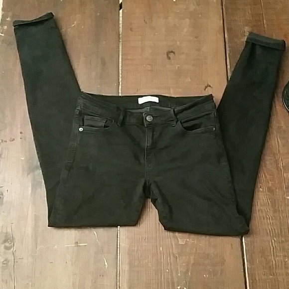 SELL TODAY 👻A& Fitch black skinny jeans