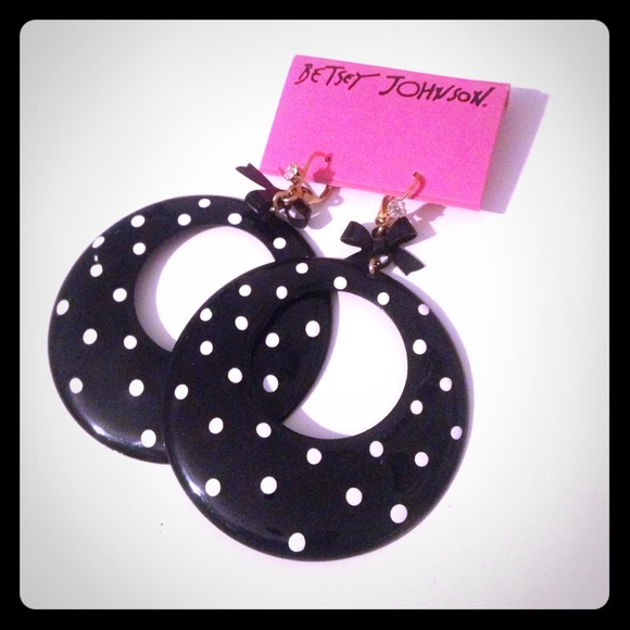 Never been worn, brand new Betsey Johnson earring.