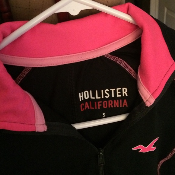 HOLLISTER running jacket !!🏃🏼🏁 - Picture 3 of 4