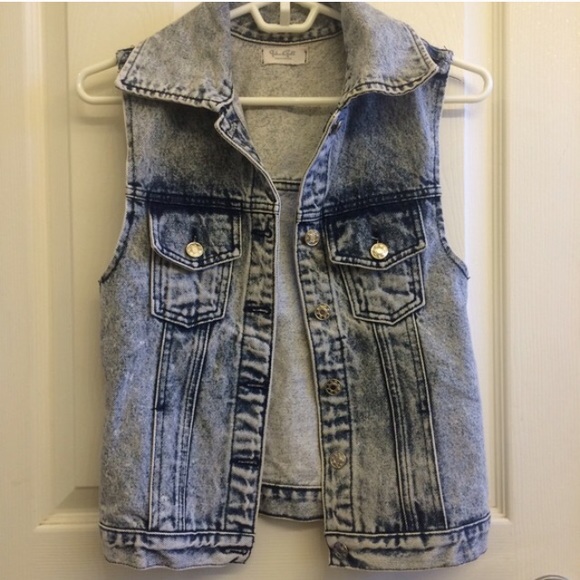 Brandy Melville acid wash denim vest