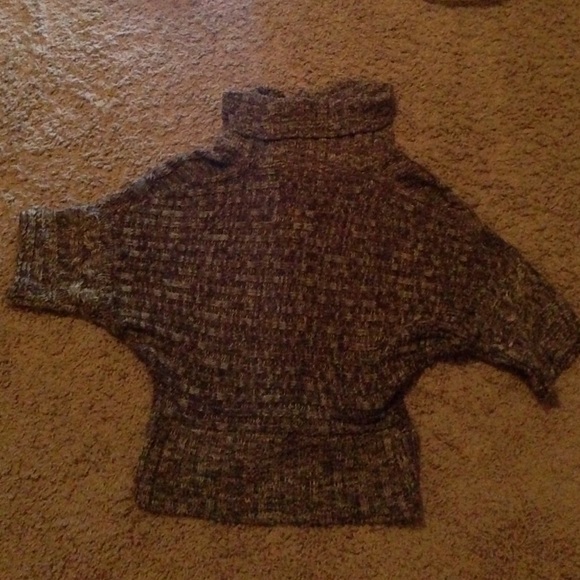 Short sleeved dark brown sweater - Picture 3 of 4