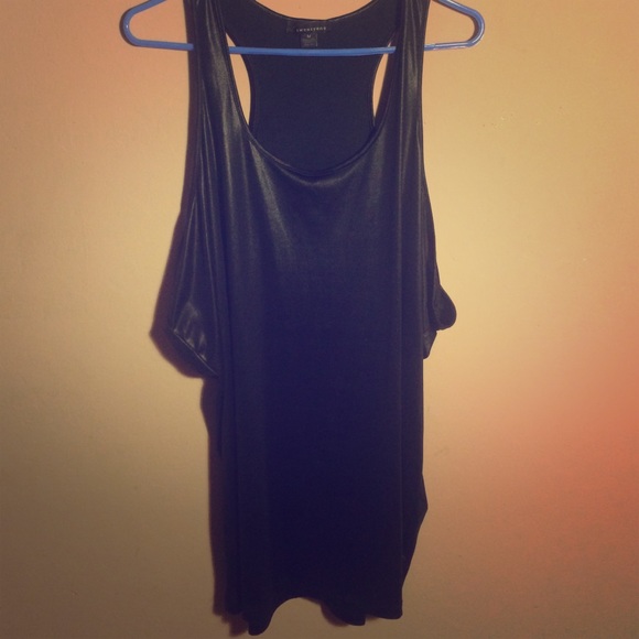 Metallic longline tank