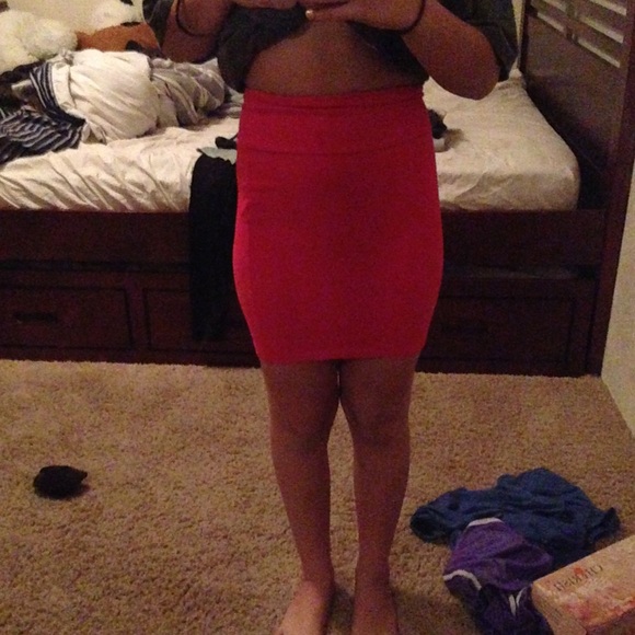 Stunning forever 21 bold red pencil skirt - Picture 2 of 4
