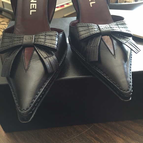 Authentic Chanel Dor'say Black Leather Bow Pumps - Picture 3 of 4