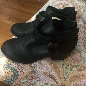 Dolcetta Cutout Boot