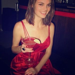 Fire red silk cocktail dress with bow detail 💃🏻