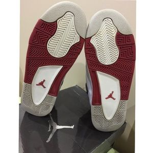 Jordan retro 4's classic