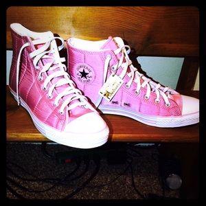 size 10 pink converse