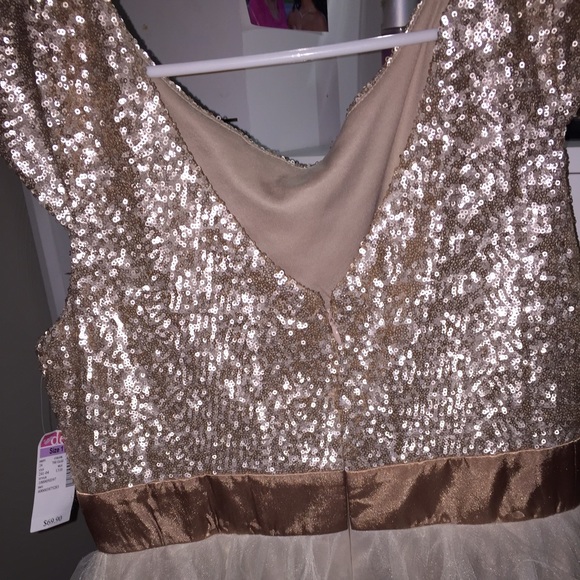 Beautiful homecoming dress - Picture 2 of 2