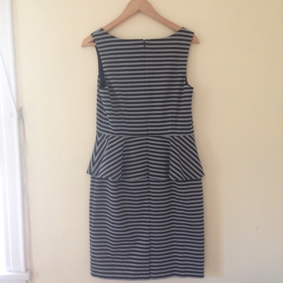 Classy stripped dress - Picture 3 of 3