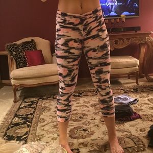 Lulu lemon crop Barbie camo pants